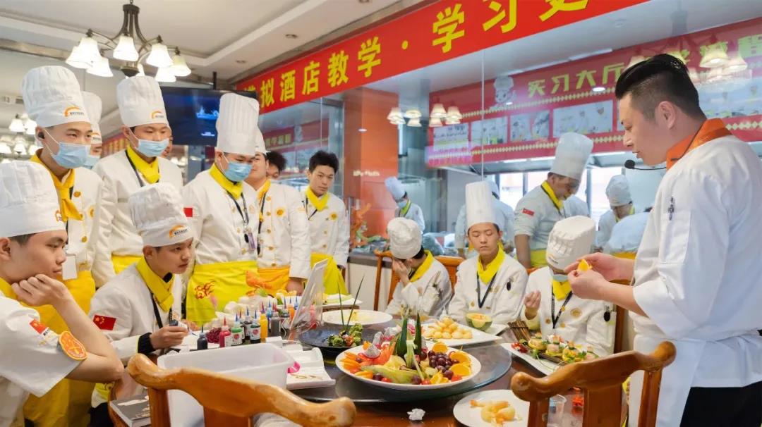 学习不能将就,想转学?带你来看看厦门新东方的烹饪课堂!