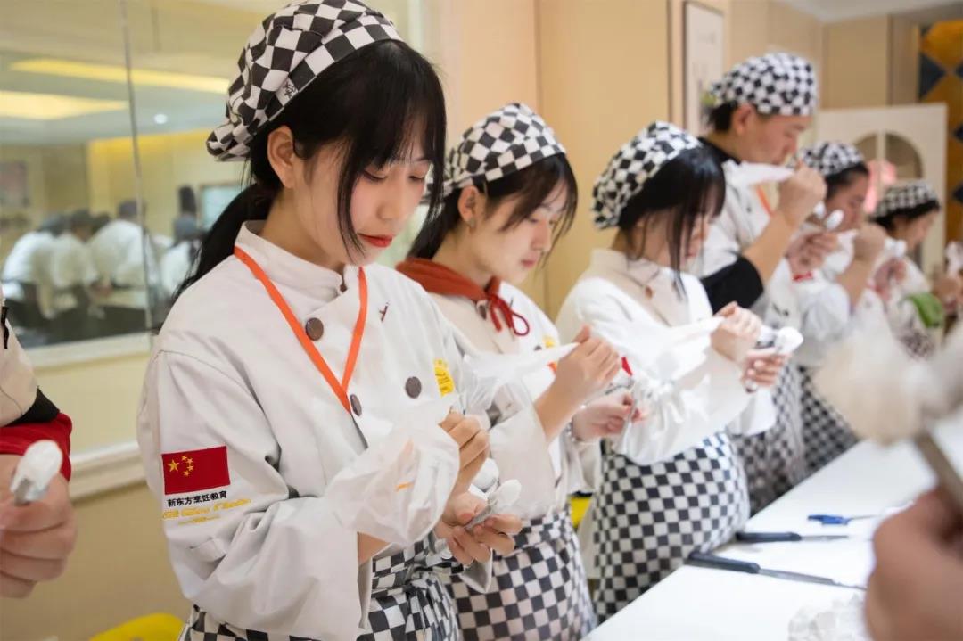 学厨师可不只是炒菜?来厦门新东方,解锁更多技能!