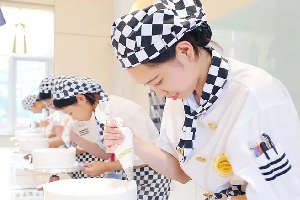 2022年,没技术、学历不高、想转行的女生们适合学什么?