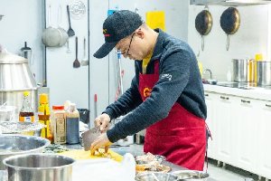 外行人创业做小吃,怎样才能稳赚不亏?