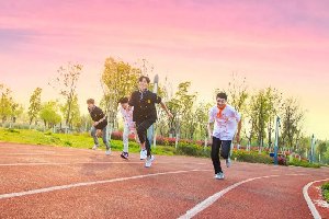 原来现在05后喜欢的学校是这样的!点击了解→
