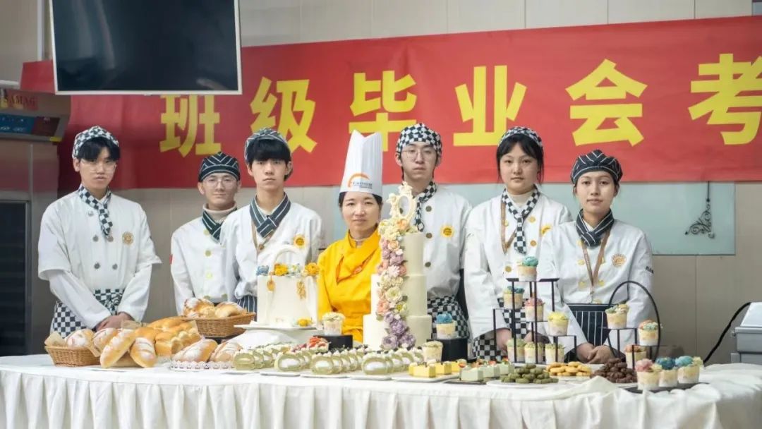 ����ѧ�ӱ�ҵ!���������£����α���ɽ����