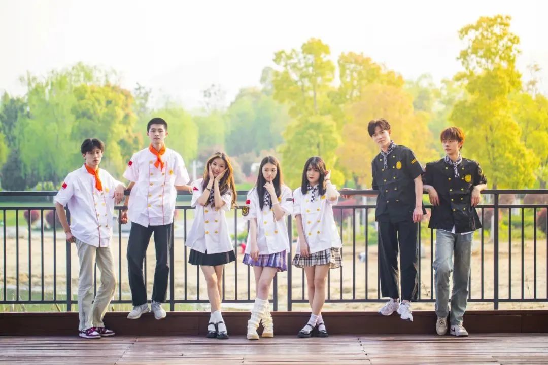 ʮ�߰����ֻ���Ŵ򹤣�����ѧ����Ϊδ����·��