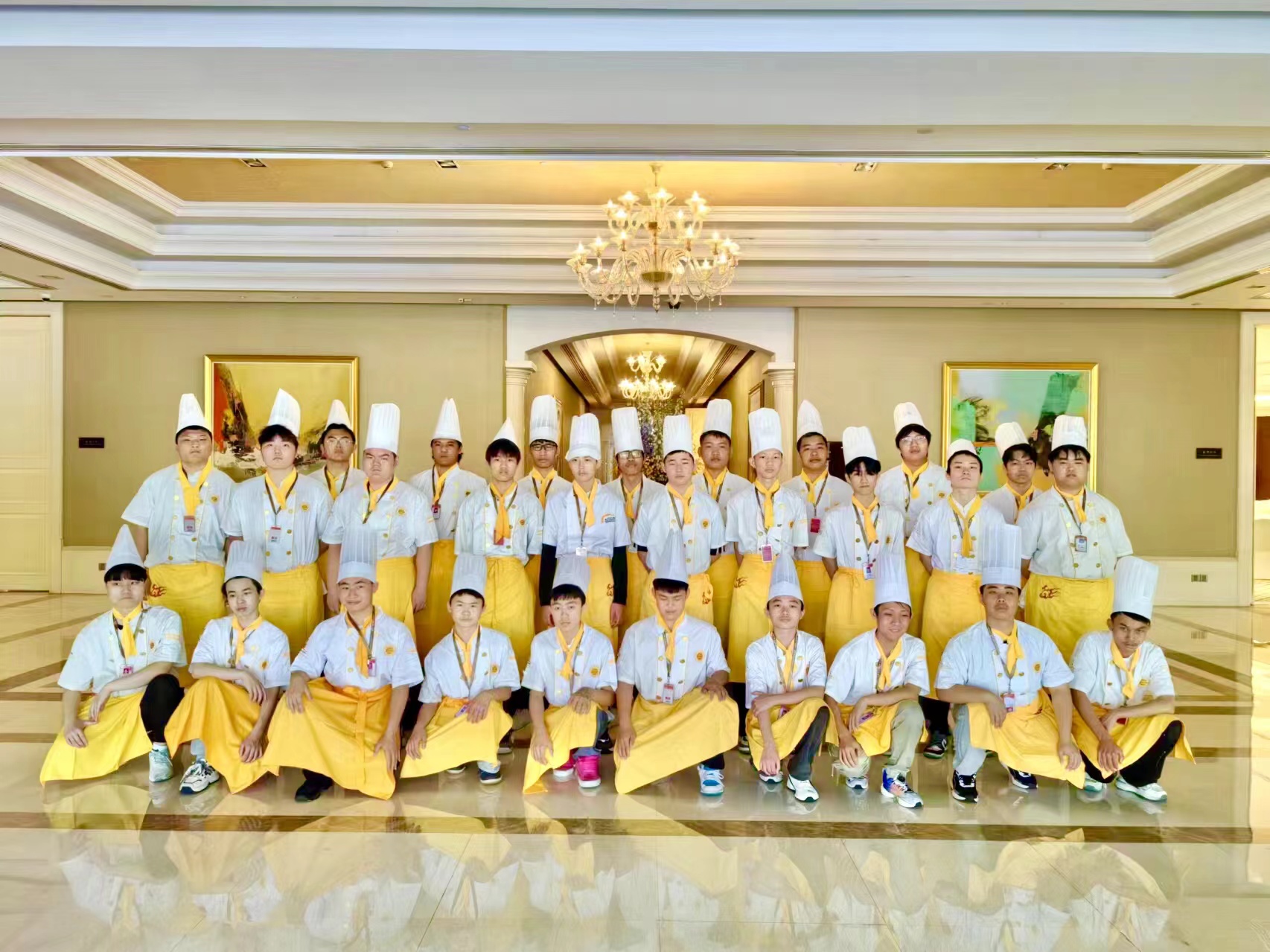 �߳�У԰���߽���ҵ�����鲻һ���ġ����á�������Уѧ�Ӹ����ź���ɽׯ�Ƶ�ι۽���ѧ