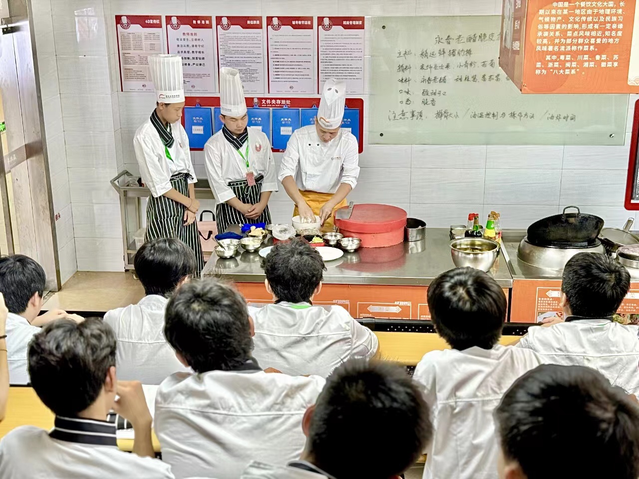 ����ʦ��У԰�������������в���������⿽��Ĵ��о�����ζ��