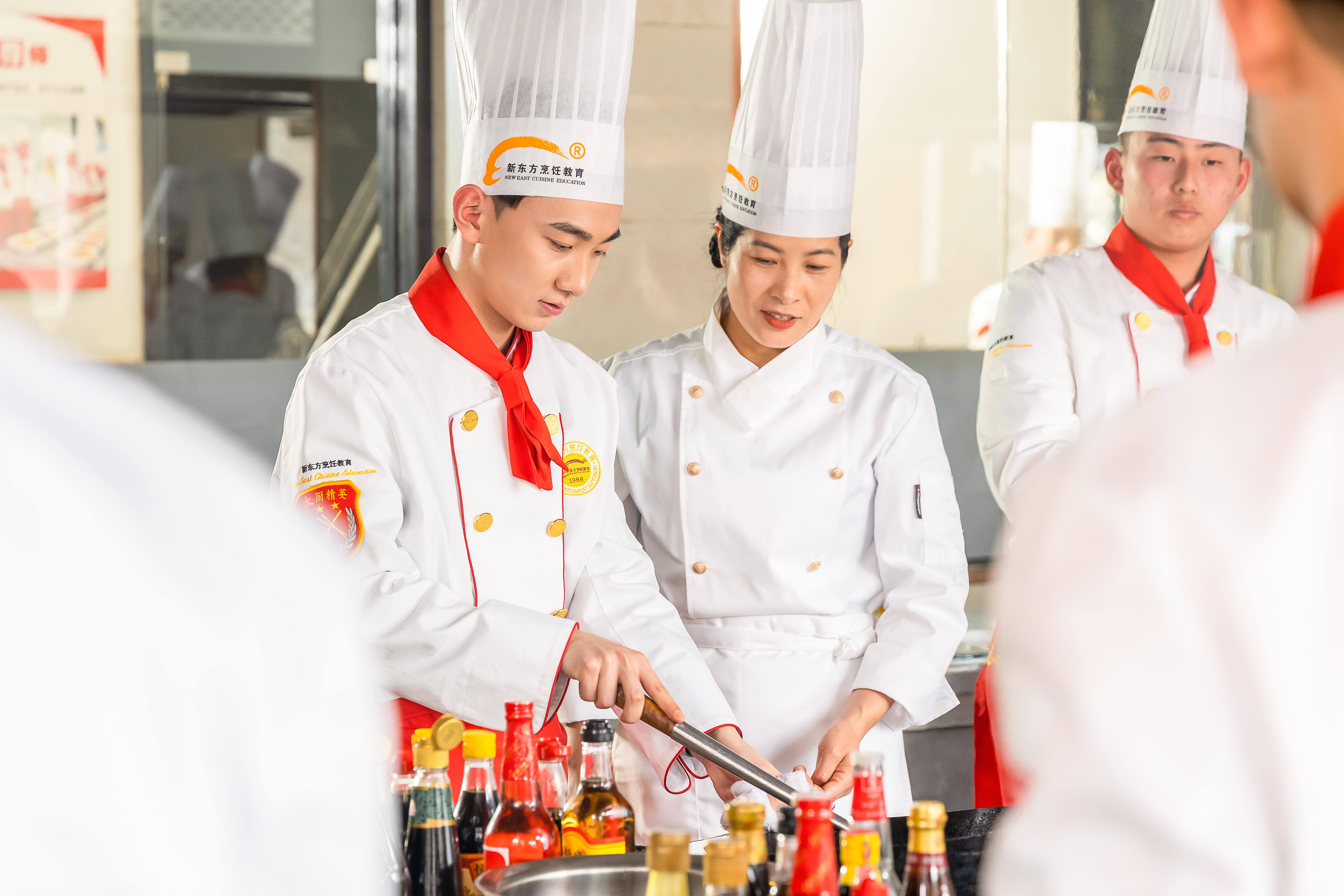 �¸�λ�ҳ���ͬѧ�����������¶�����ʵ���飬����գ�