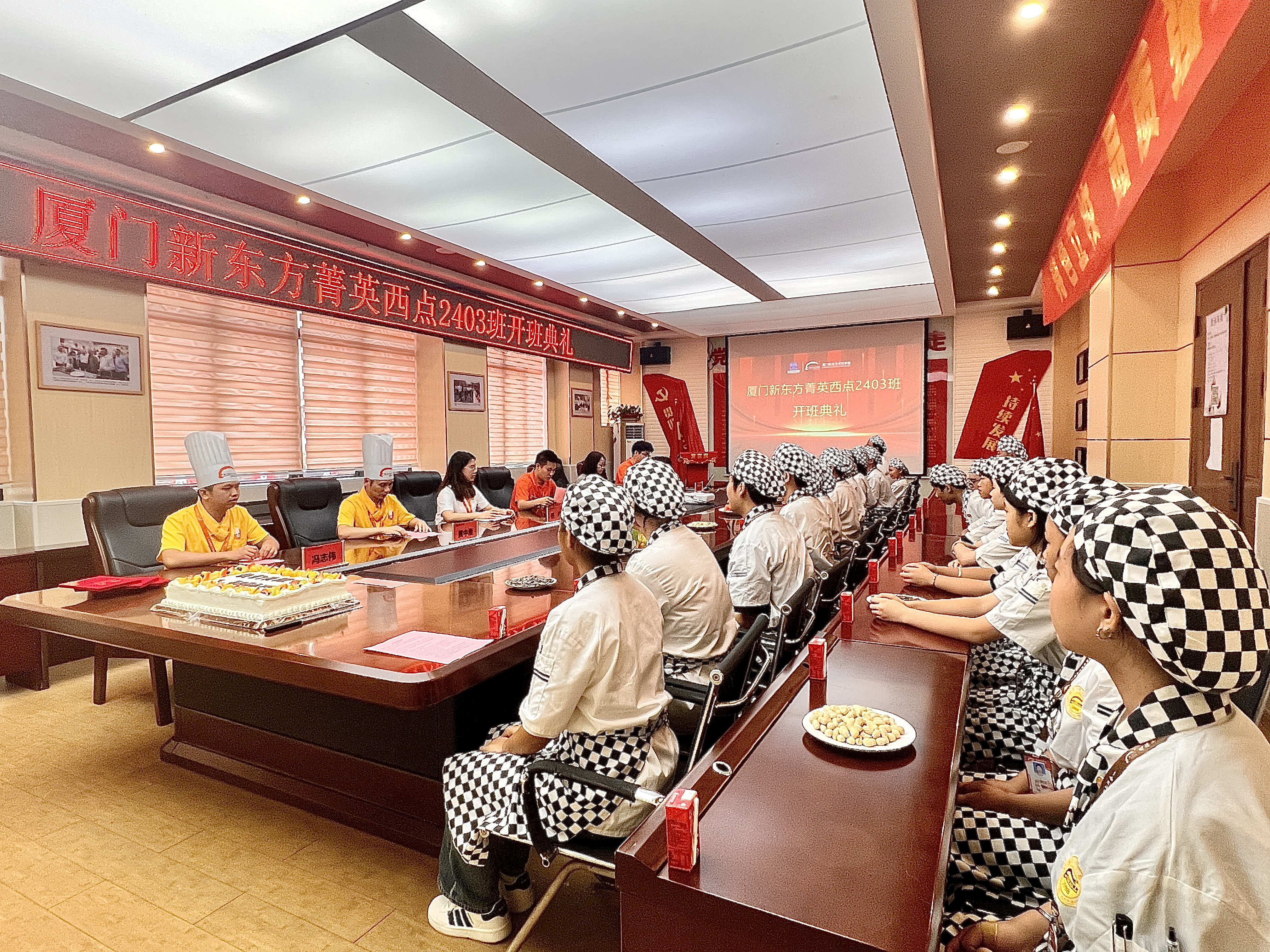 ��ã���ͬѧ�������¶���ݼӢ����2403�࿪�����ɹ����У�