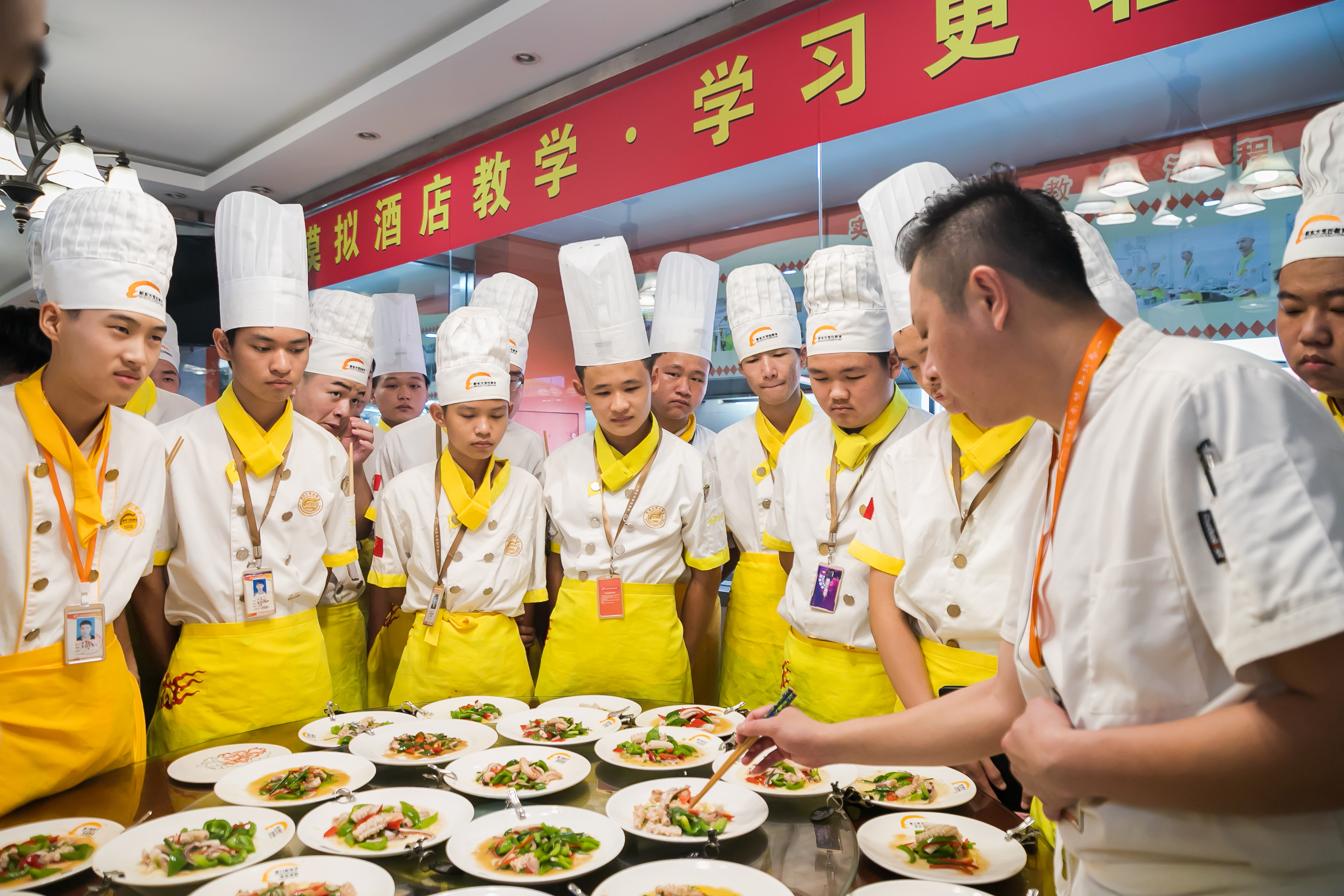 ��ʳ������������ʦ�桰Ů洡���������漣