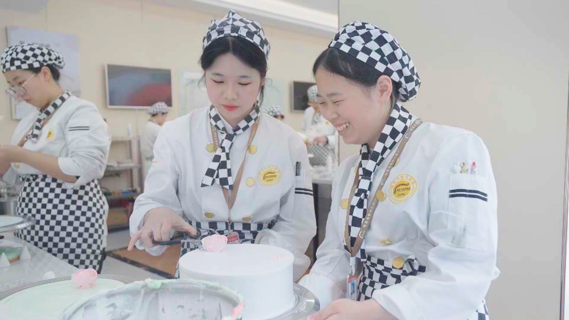 【新生访谈】泉州女孩林慧霞:挥别初中文化课枷锁,奔赴甜蜜的人生!