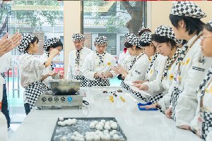 新生上课花絮丨“走新”更“走心”的西点实训课堂