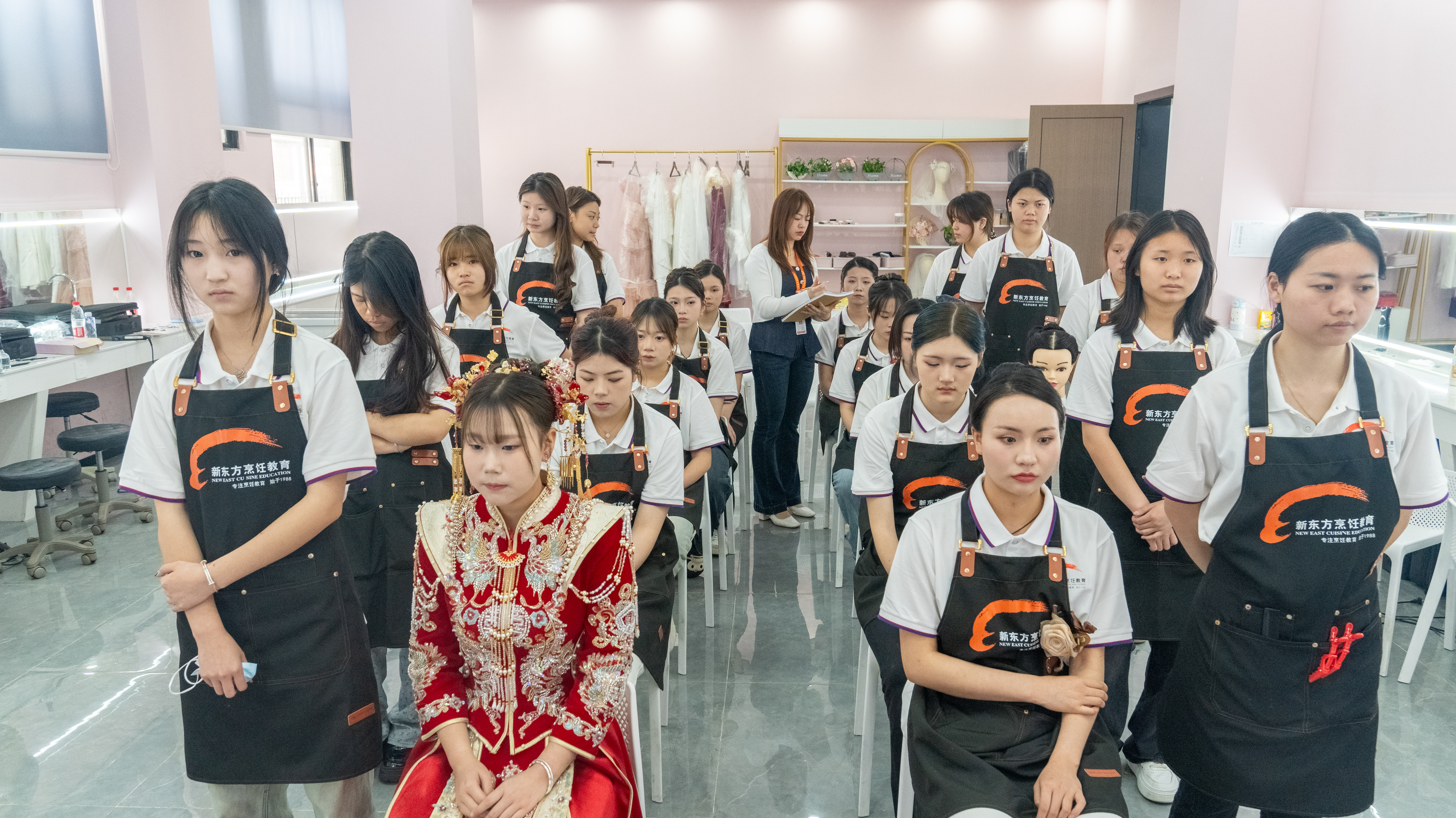 ױ���Ҹ�ʱ�̣������¶������������������ױ������Ʒ���������