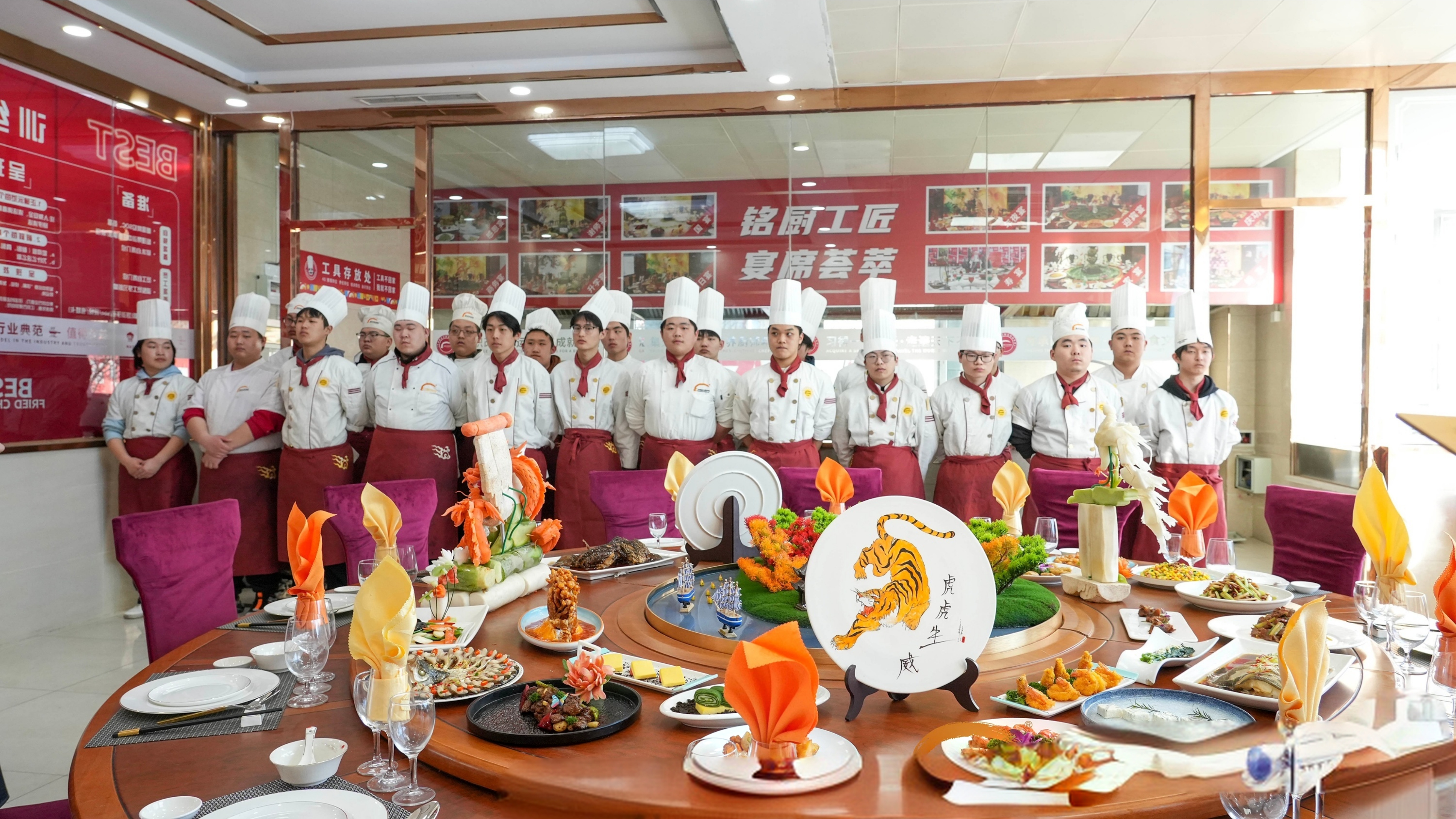 һ��У�ž;��ޣ������¶������ѧУ����������ĸ����㡯��