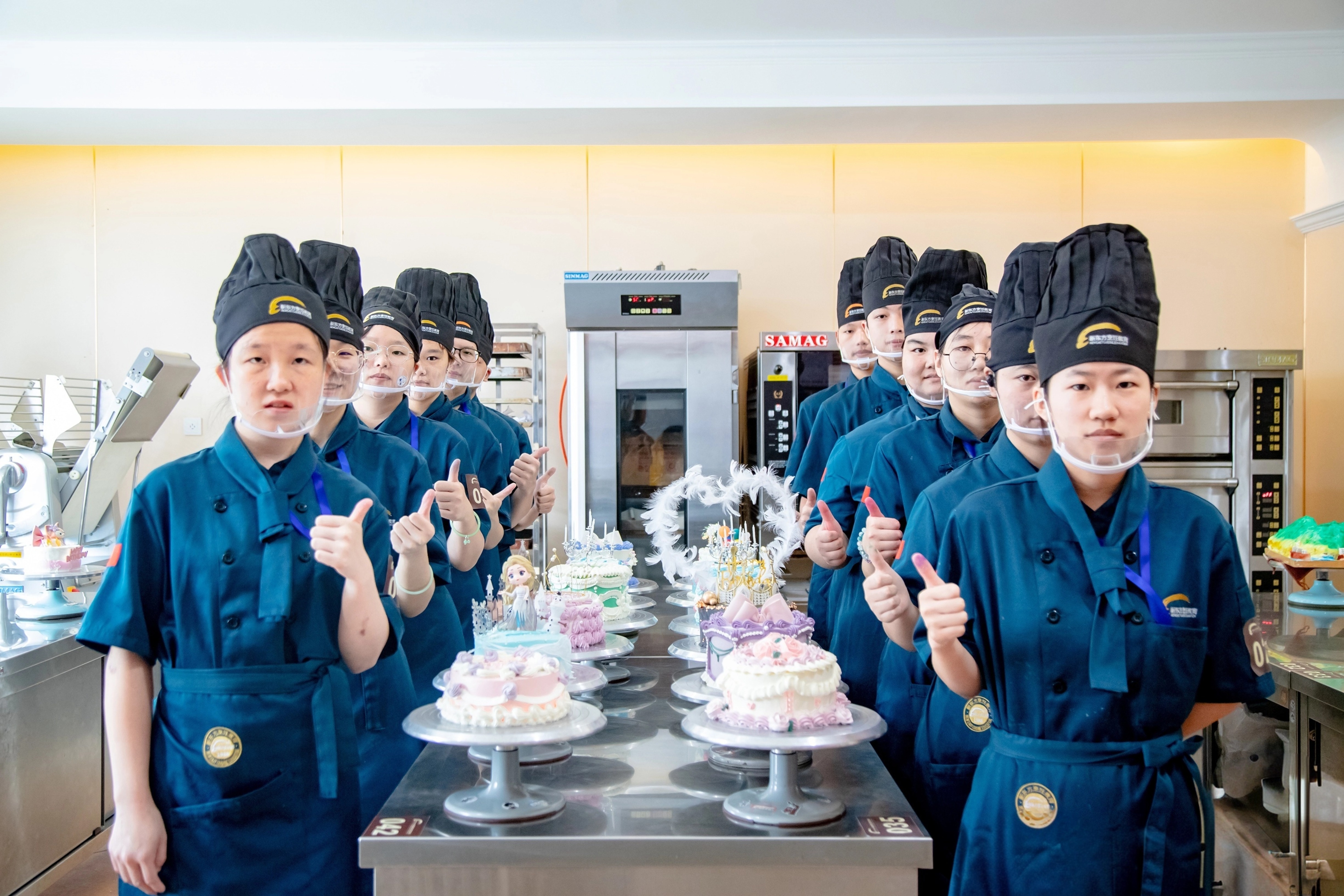 05����У�·��������¶������½�ѧ����