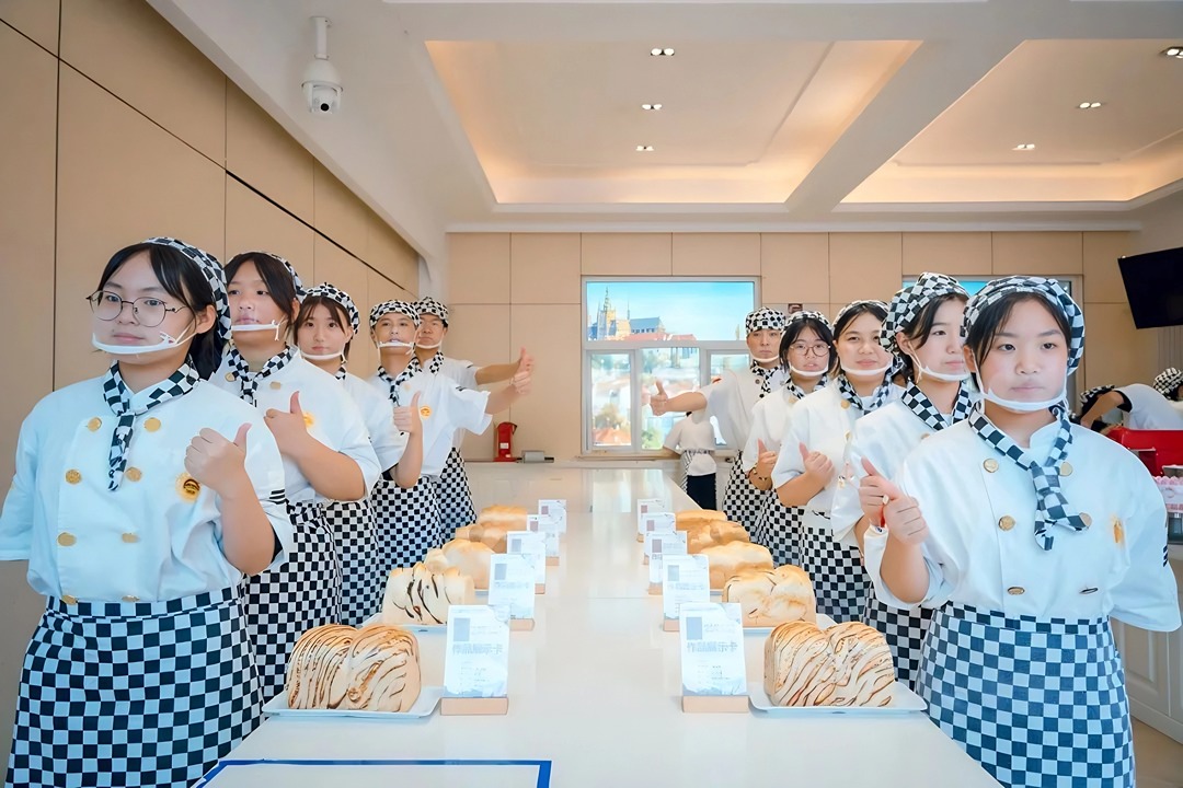 �������ƣ������¶������ѧУѧ���ǵ���Ʒ