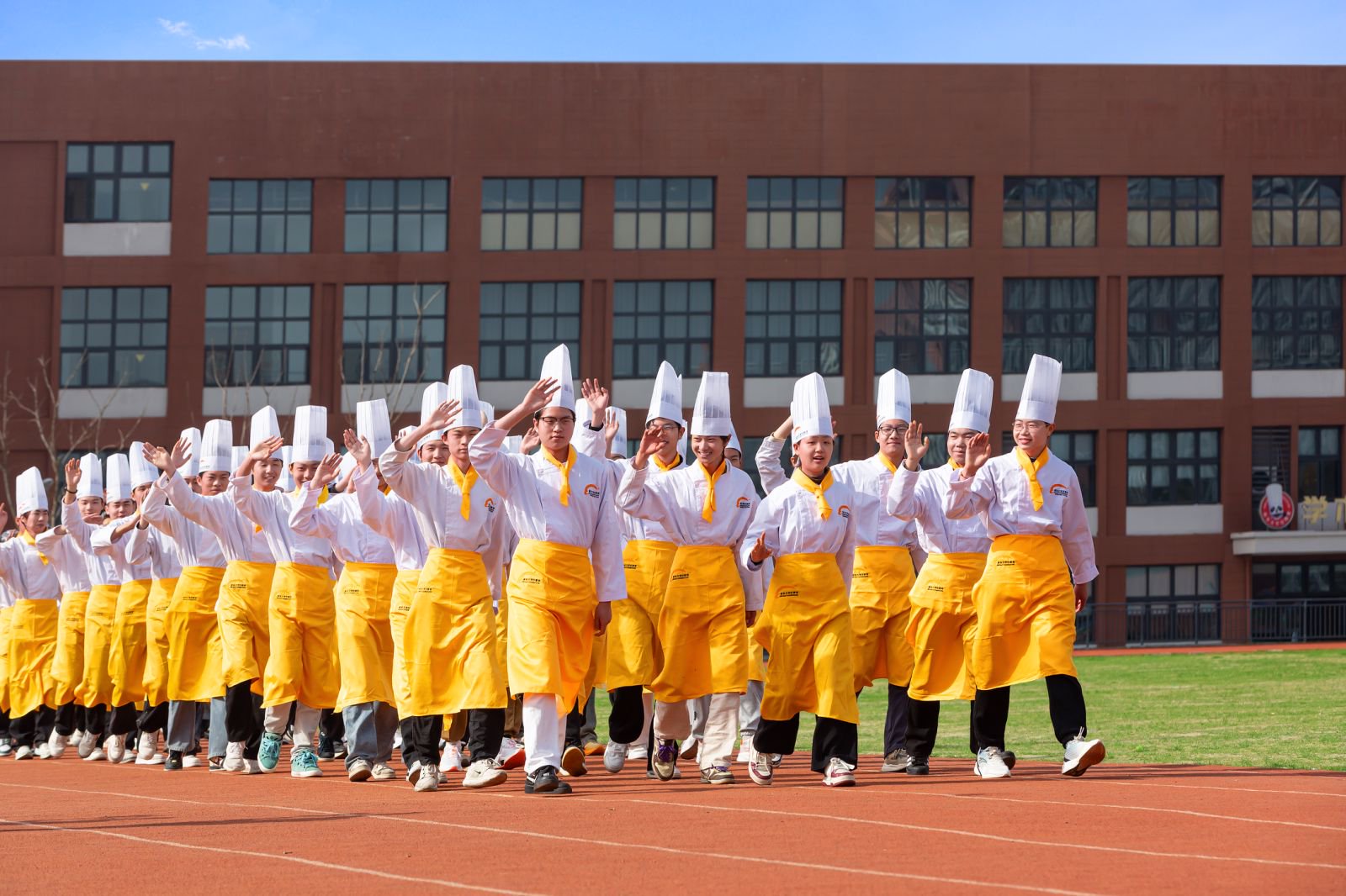 �ӳ��ص�ҹĻ��ֱ�������¶��������˵�ʮ��ʱ��ʵ¼��