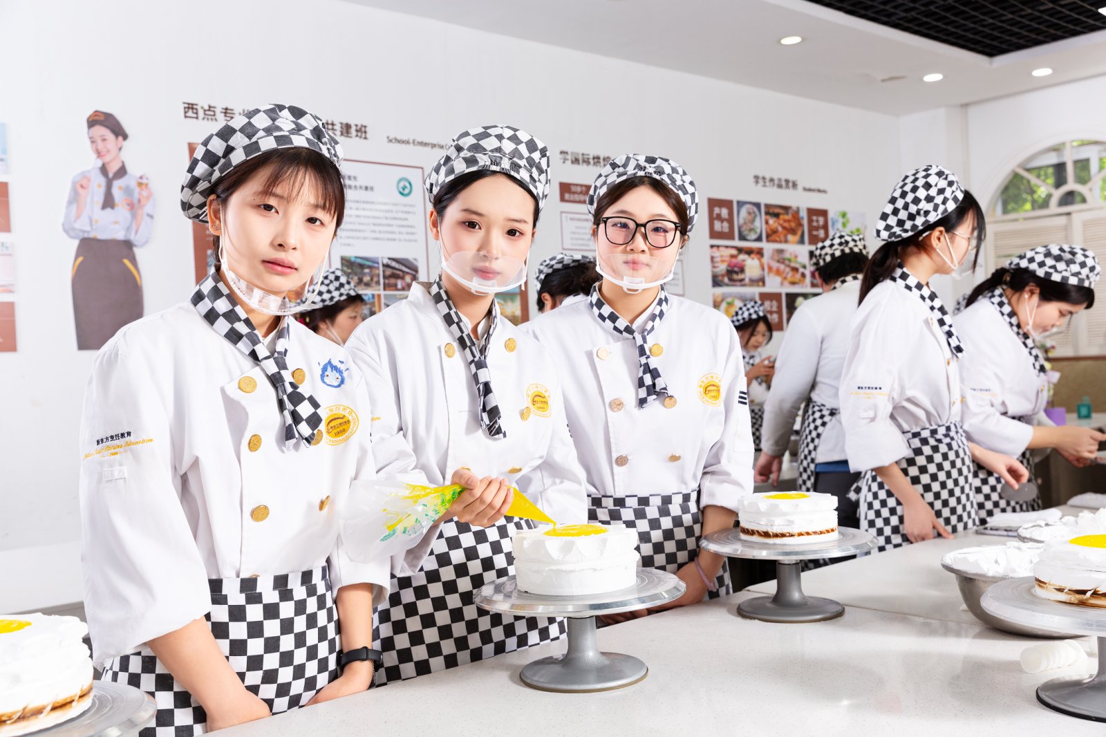 快来尝尝“色香味美”的厦门新东方!