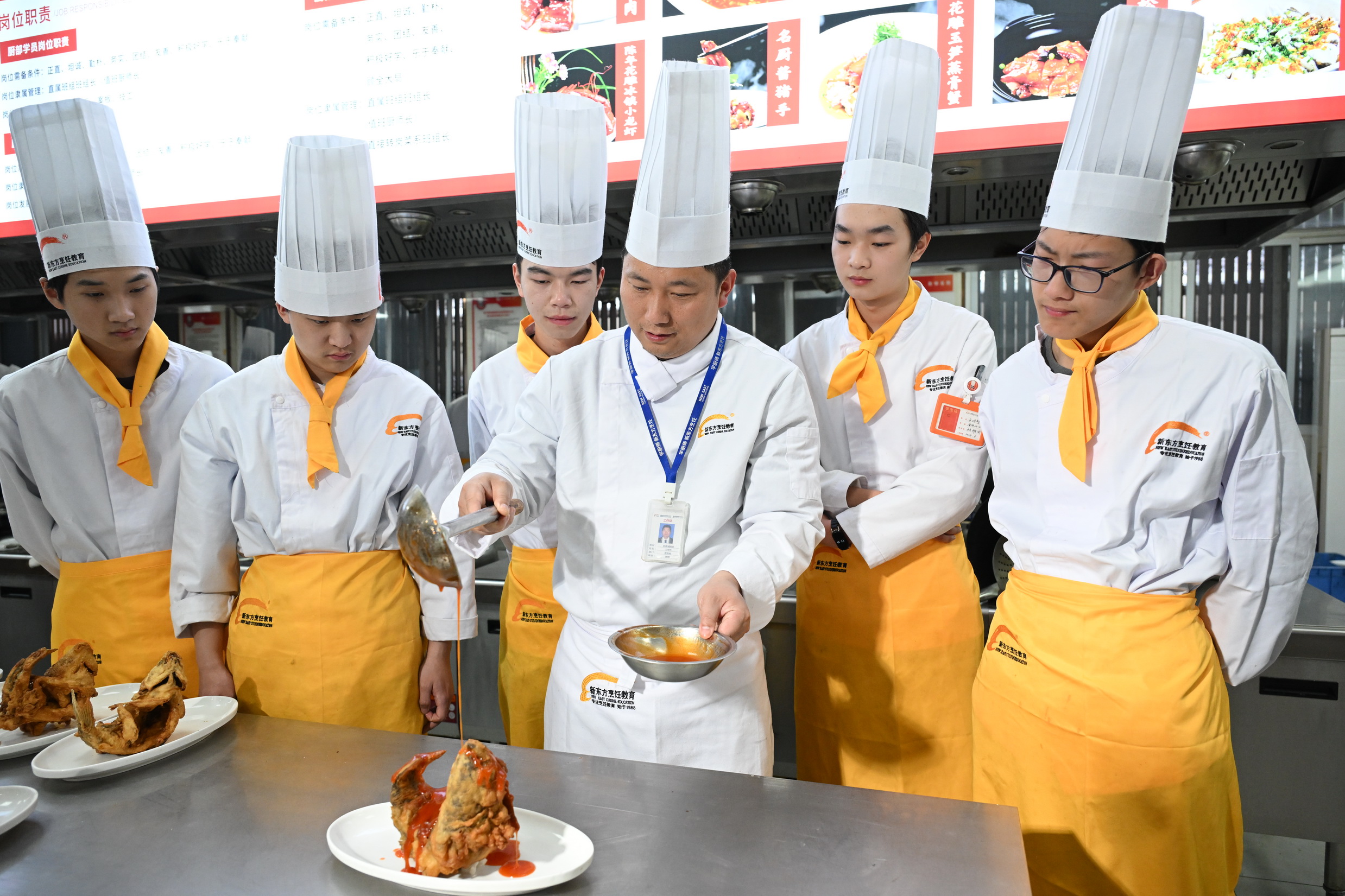 �п����������¶������ѧУ����Ϊ�Լ��Ĺ⣡