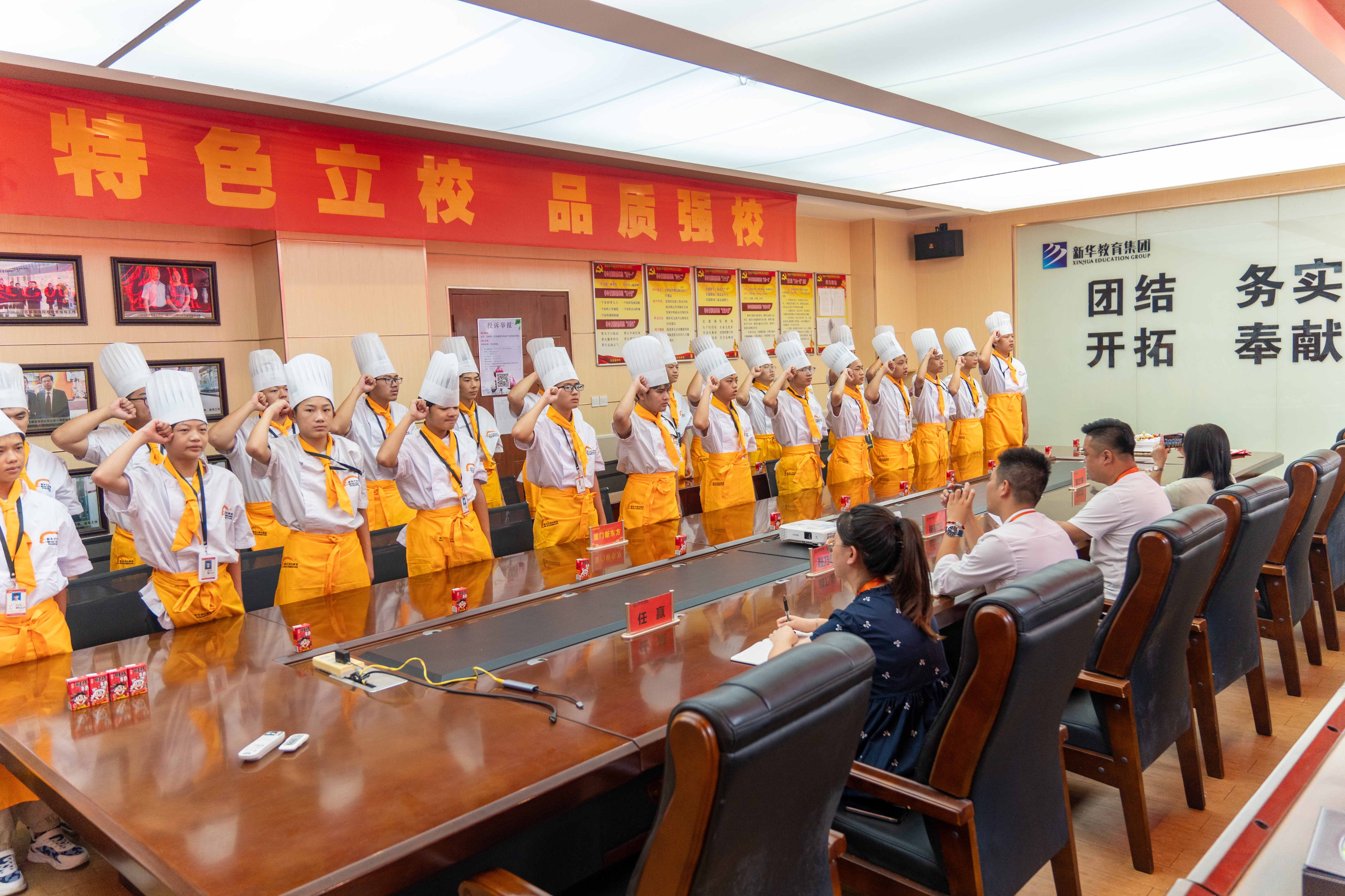 奋斗青春季,展望新未来!我校金典总厨2505班开班典礼圆满举行!