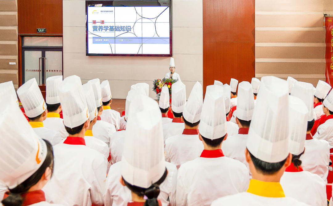 行业竞争如此激烈,为什么那么多人选择学厨师?