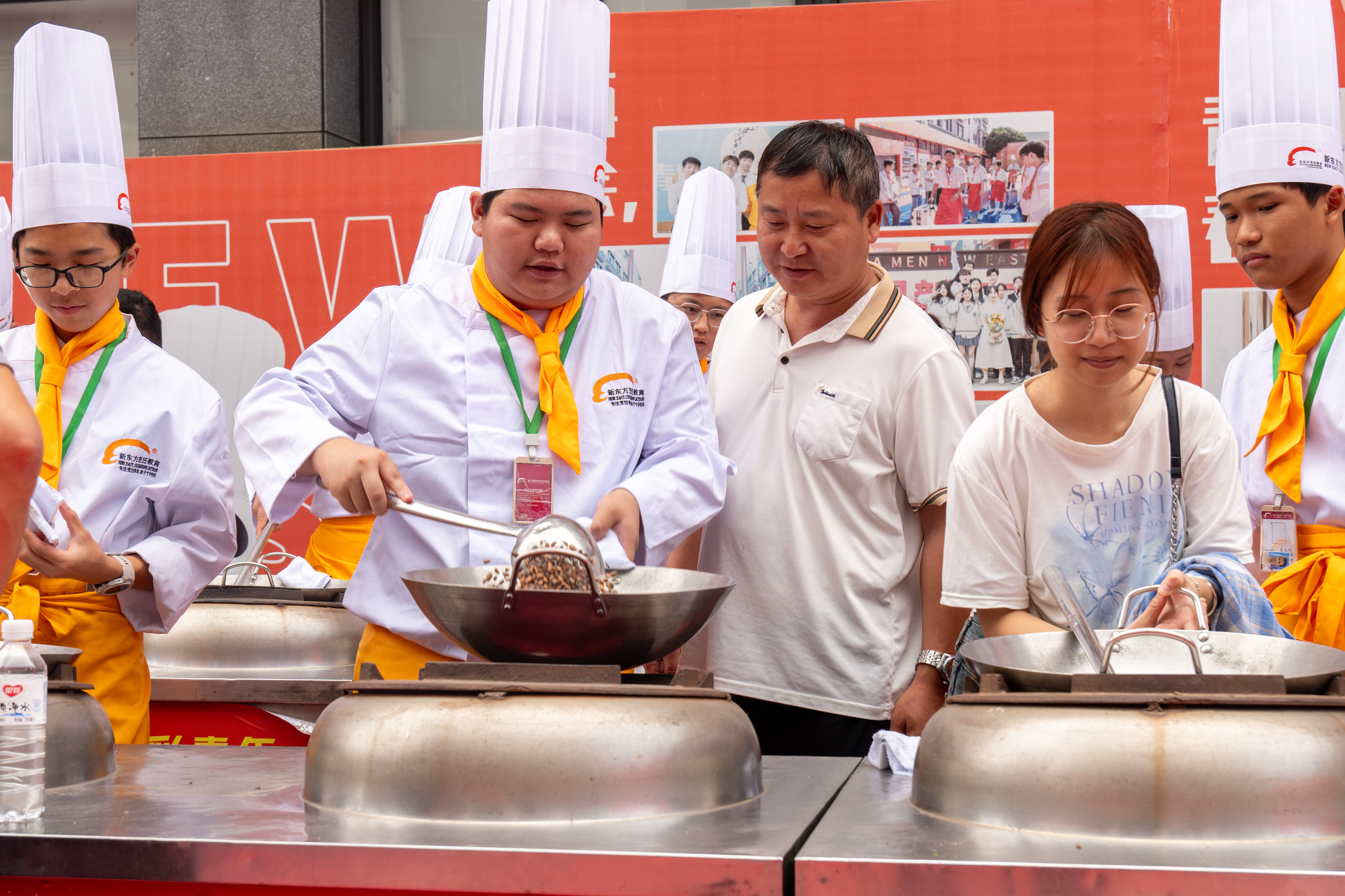 家校同心・见证成长—— 厦门新东方金典总厨2502班家长鉴证会圆满举行 !