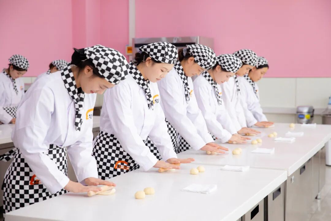 零基础能学西点烘焙吗?入行门槛是啥,快看你符不符合!
